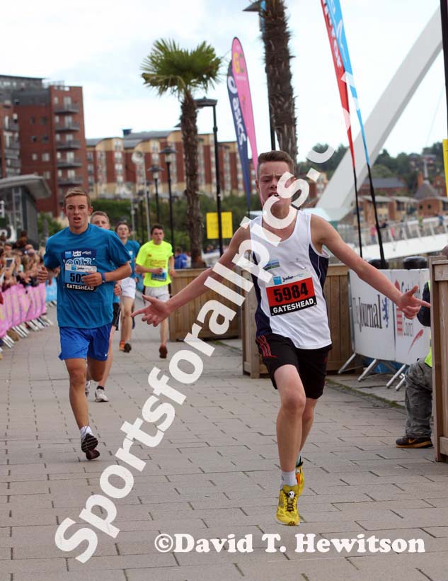 Max Pearson (Tynedale) wins the 13-14 years BUPA Junior Great Run.